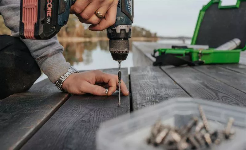 BYGG MED ROSTFRI SKRUV