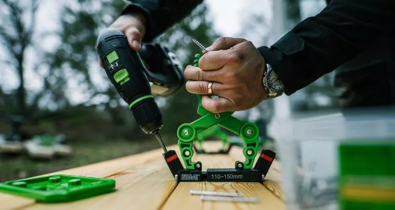 BYGG TRALL MED DOLT MONTAGE