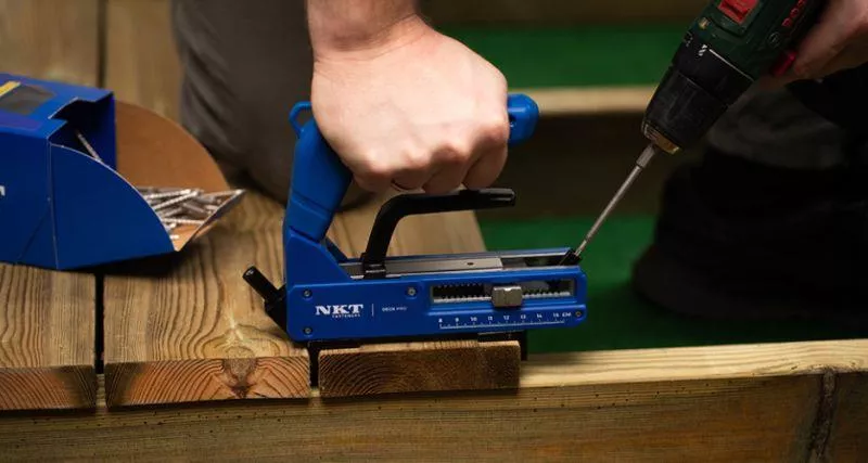 LÄGG NY TRALL PÅ ALTANEN MED DOLT SKRUVMONTAGE!