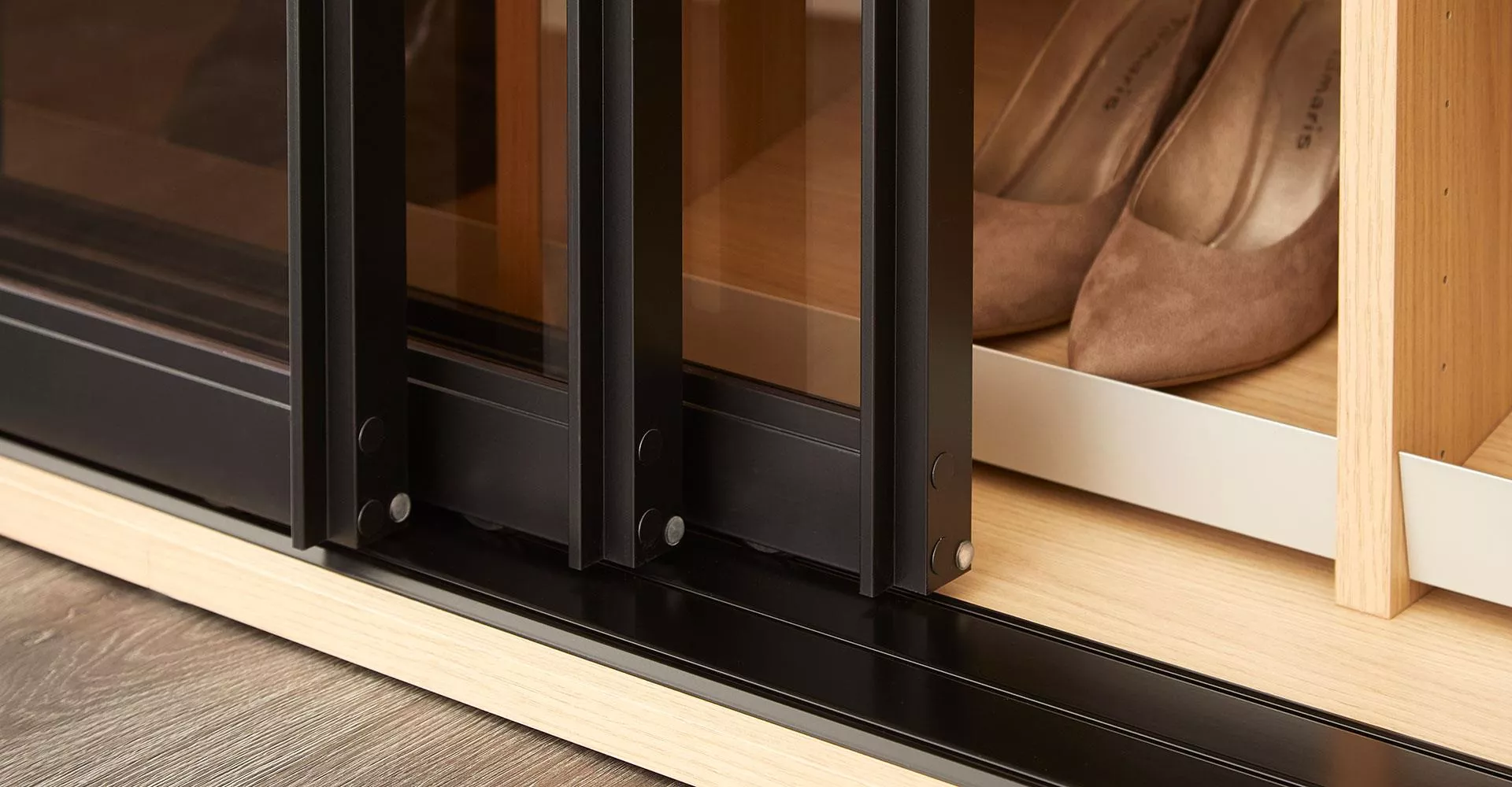 uniQ Skjutdörrsgarderober