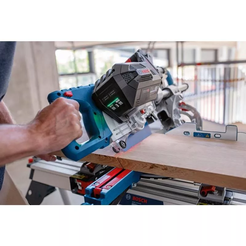 KAP-/GERINGSSÅG GCM 18V-216 DC