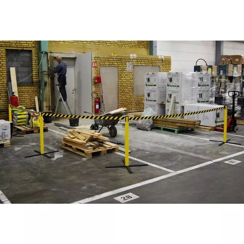 AVSPÄRRNINGSSTOLPE MED VÄSKA